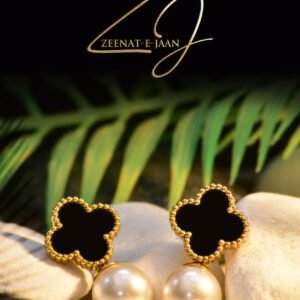 Pearl Noir Clover Studs